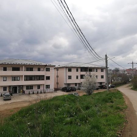 Ella Doo Apartament - 15 Min De Palas Hlincea エクステリア 写真