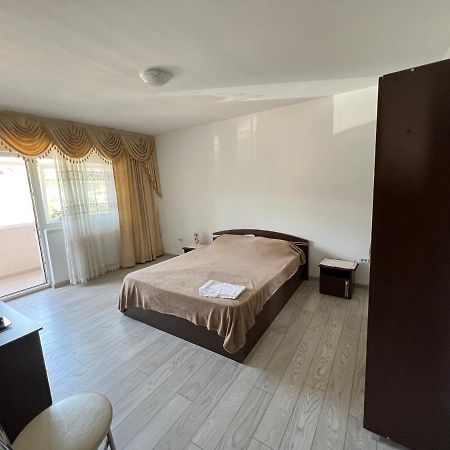 Ella Doo Apartament - 15 Min De Palas Hlincea エクステリア 写真