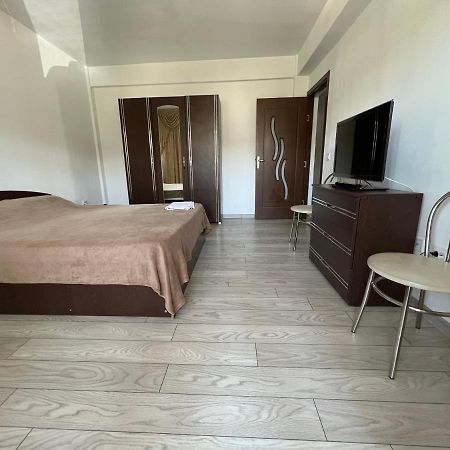 Ella Doo Apartament - 15 Min De Palas Hlincea エクステリア 写真