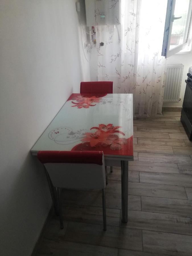 Ella Doo Apartament - 15 Min De Palas Hlincea エクステリア 写真