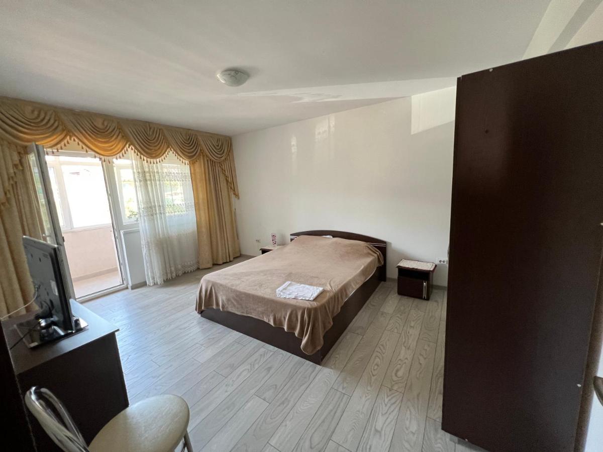 Ella Doo Apartament - 15 Min De Palas Hlincea エクステリア 写真