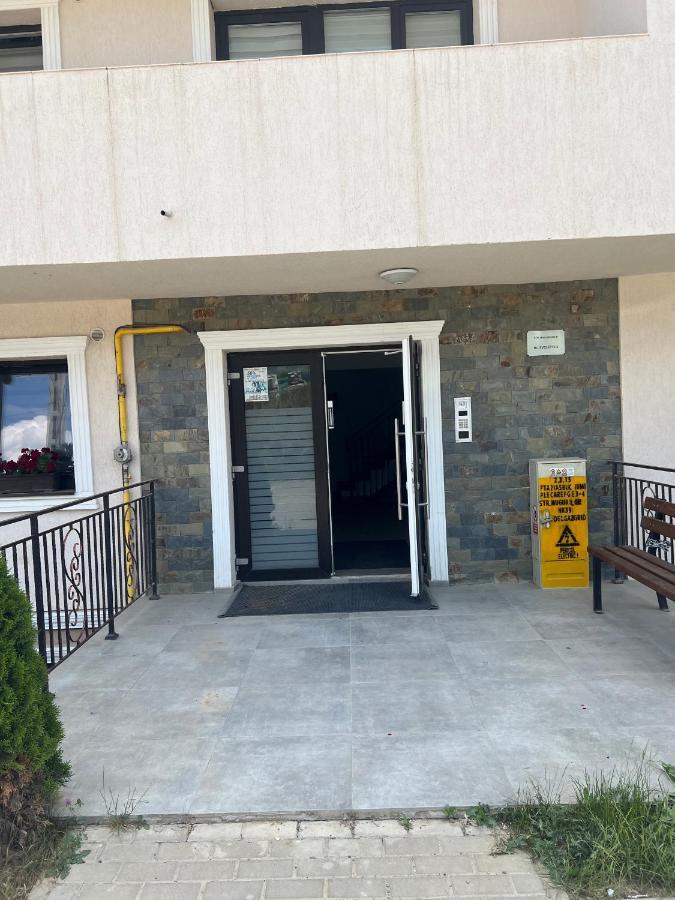 Ella Doo Apartament - 15 Min De Palas Hlincea エクステリア 写真