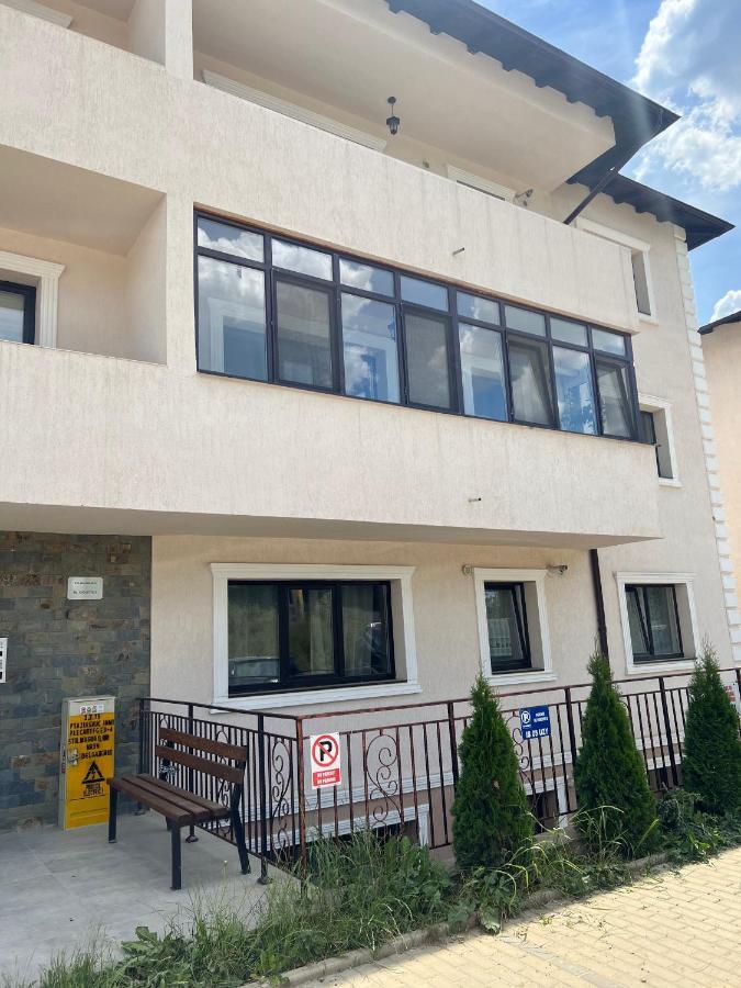 Ella Doo Apartament - 15 Min De Palas Hlincea エクステリア 写真